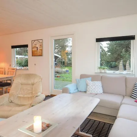 Three-bedroom Holiday In Σπίτι διακοπών Dannemare